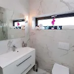 Homes In Kostelj 5424 度假居 *