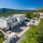 Homes In Kostelj 5424 度假居 *